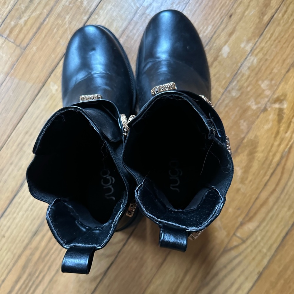 Boots - Picture 3 of 6